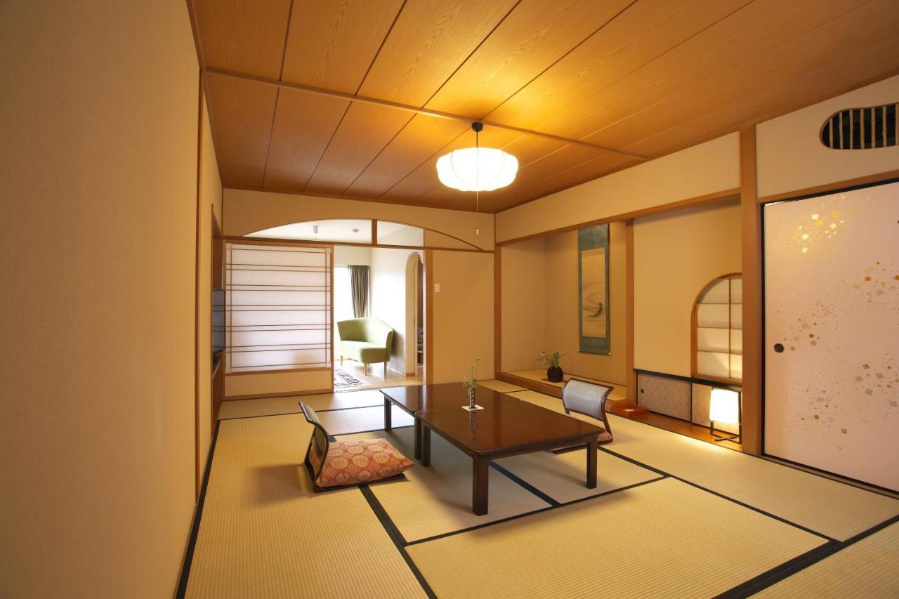 Hotel Honjin Hiranoya Kachoan Takayama  Esterno foto